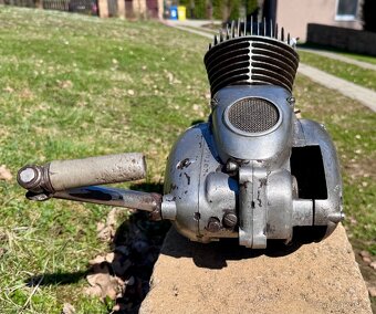 Jawa ČZ 150 352 kývačka - motor - 11