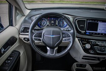 Chrysler Pacifica - 11