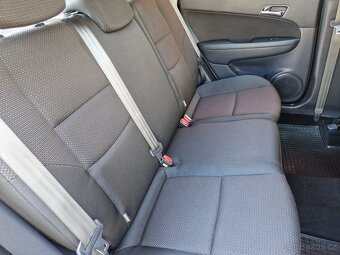 Hyundai i30 1.4 16V 80kW 2011 CZ - 11