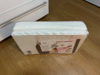 Cestovní postýlka - 11