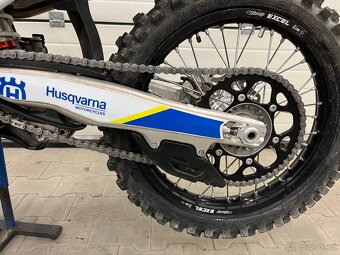 Husqvarna tc 125 heritage 2023 14mth stříkačka - 11