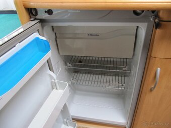 Prpdám karavan Hobby 495 UF,r.v.2002 + předstan + nosič kol. - 11