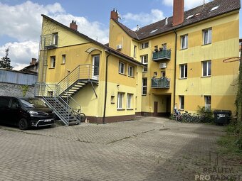 Pronájem podkrovního bytu (3+KK) s parkováním v centru města - 11