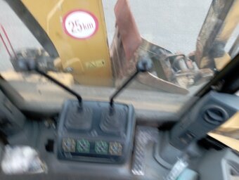 Prodám Caterpillar 428F - 11