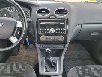 Ford Focus 1.8 Duratec Ghia - 11