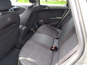Opel Astra Notchback 1.6 (2017) - 11