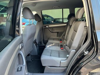 Volkswagen touran 1.6tdi, ČR ,SERV,NEHAVAROVÁNO. - 11