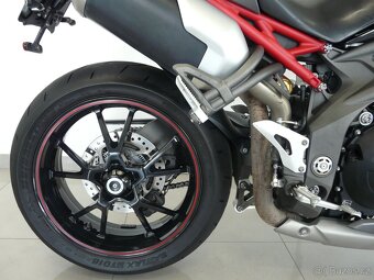 Triumph Speed Triple R 1050 - 11