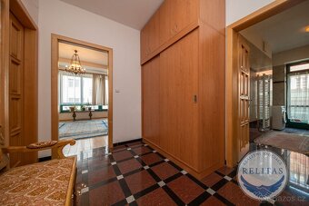 Prodej bytu 3+kk 98 m² s garáží - 11