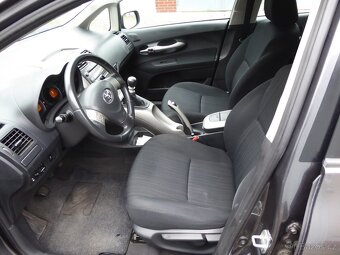Toyota Auris 2,0 D-4D - výborný stav - 11