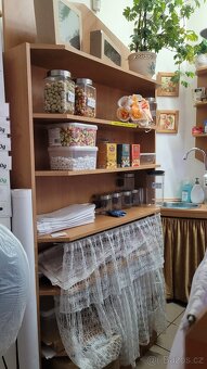 Nábytek vybavení prodejny - 11