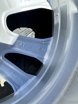 Letní sada alu kol na BMW 3 G20 G21 17" s pneu a krytkami - 11