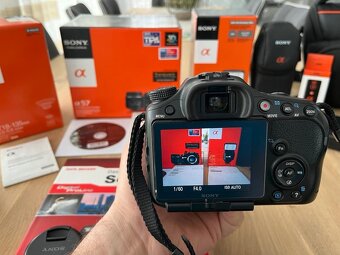 Sony A57 s příslušenstvím - 11