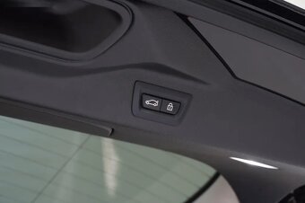 BMW X7, 40D,SOFTCLOSE,PANO,HUD,ČR,DPH - 11