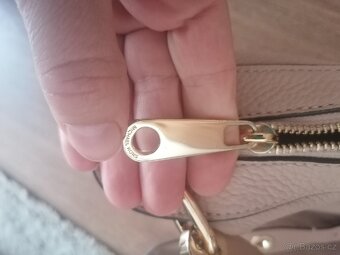 Kožená kabelka Michael Kors - 11