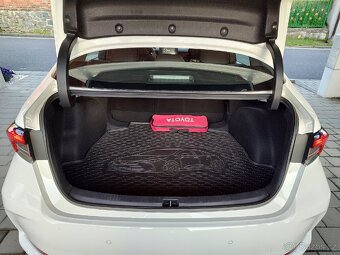 Toyota Corolla sedan 1.8 hybrid 2019 - 11