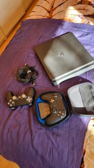 PLAYSTATION 4 + 28 HER - 11