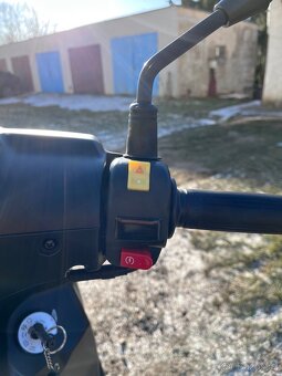 Sym Fiddle 125 skútr v retro stylu - 11