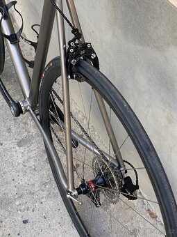 Titanové Custom kolo Cielo Rosso 6,4kg (XL) - 11