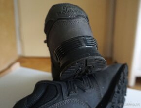 Unisex šedé pevné tenisky NEW BALANCE v.42,5 - 11
