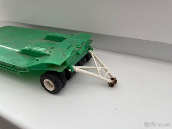 PODVALNÍK - 11