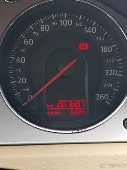 VW PASSAT 2.0TDi 103kW Confort - 11