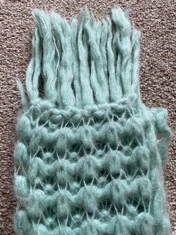 Nová dlouhá dámská pletená šála - světle zelená - 11