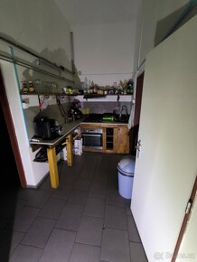 Dům s možností víceúčelového využití, celková plocha 1782 m2 - 11