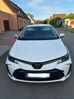 Prodam Toyota Corolla 1,8 HYBRID automat rv 2022 - 11