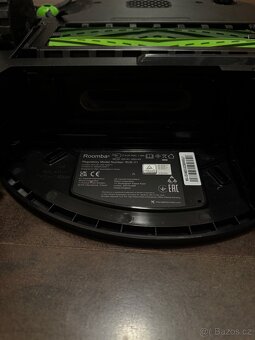 ZÁNOVNÍ robotický vysavač iRobot Roomba j7+ - 11