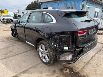 Jaguar F-Pace P400e 2022 - 11