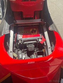 Aprilia RSV 1000 RR Factory Carbon rok 2006 - 11