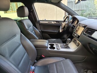 Volkswagen Touareg 3,0TDI  4Motion V6 ČR 1 maj DPH - 11