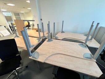 Kancelářské stoly, kvalitní vybavení kancelaře, nábytku - 11