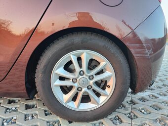 2012 Hyundai i30 - mnoho komfortních úprav - 11