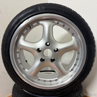 5KS MERCEDES E W124 5x112 R17 ET35+LETNÍ 215/45r17 - 11