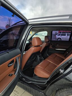 Bmw 330i 190kw. Nové pneu - 11