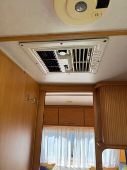 Obytný přívěs, Karavan LMC 490 K - 11