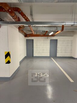 Pronájem bytu 1+kk, 33 m2 s garážovým stáním v ceně - 11