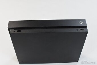 Xbox One X 1TB - 11