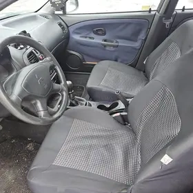 Mitsubishi Carisma 2003 - 11