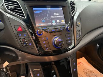 Hyundai i40 2,0 GDI KAMERA VÝHŘEV TOP - 11