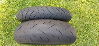 Moto pneu Bridgestone 120/70 ZR17, Dunlop 180/55 ZR17 - 11