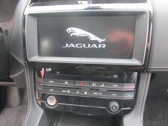 Jaguar F-Pace 2.0 25t AWD R-Sport - 11