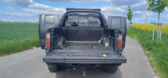 Ford Raptor 6,2  L 8 V - 11