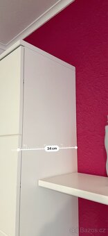 Dvě závěsné skřínky na zeď - 11