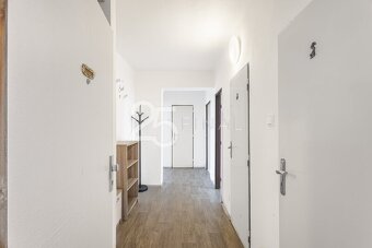 Prodej bytu po rekonstrukci, 2+1 s prostornou šatnou a balko - 11
