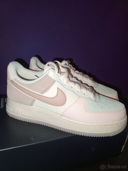 Nike Air Force 1 07 pink velikost - 11
