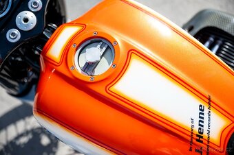 BMW R18 HENNE TRIBUTE - 11