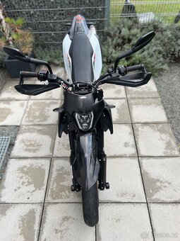KTM 690 SMC R 2019 nová v ČR - 11